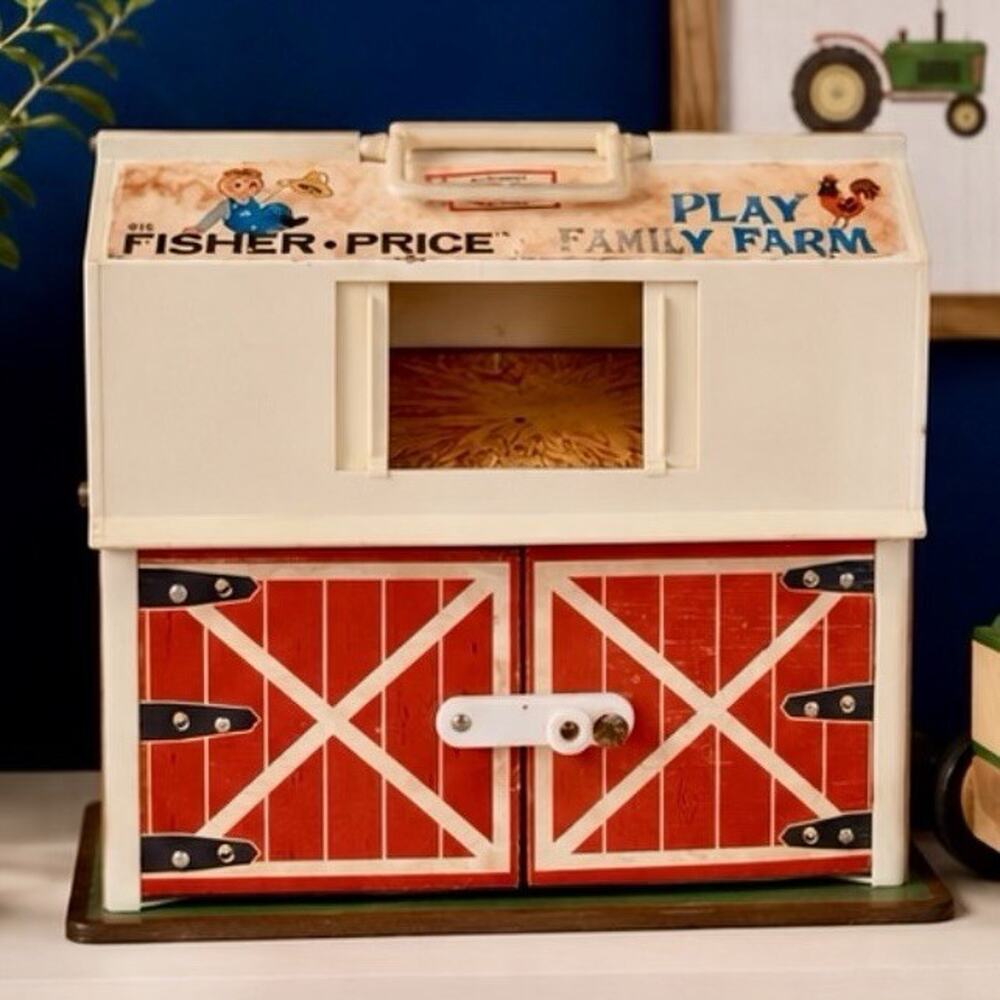 Vintage 1967 Fisher Price Play Family Farm #915 Barn Little People Toy USA Moo